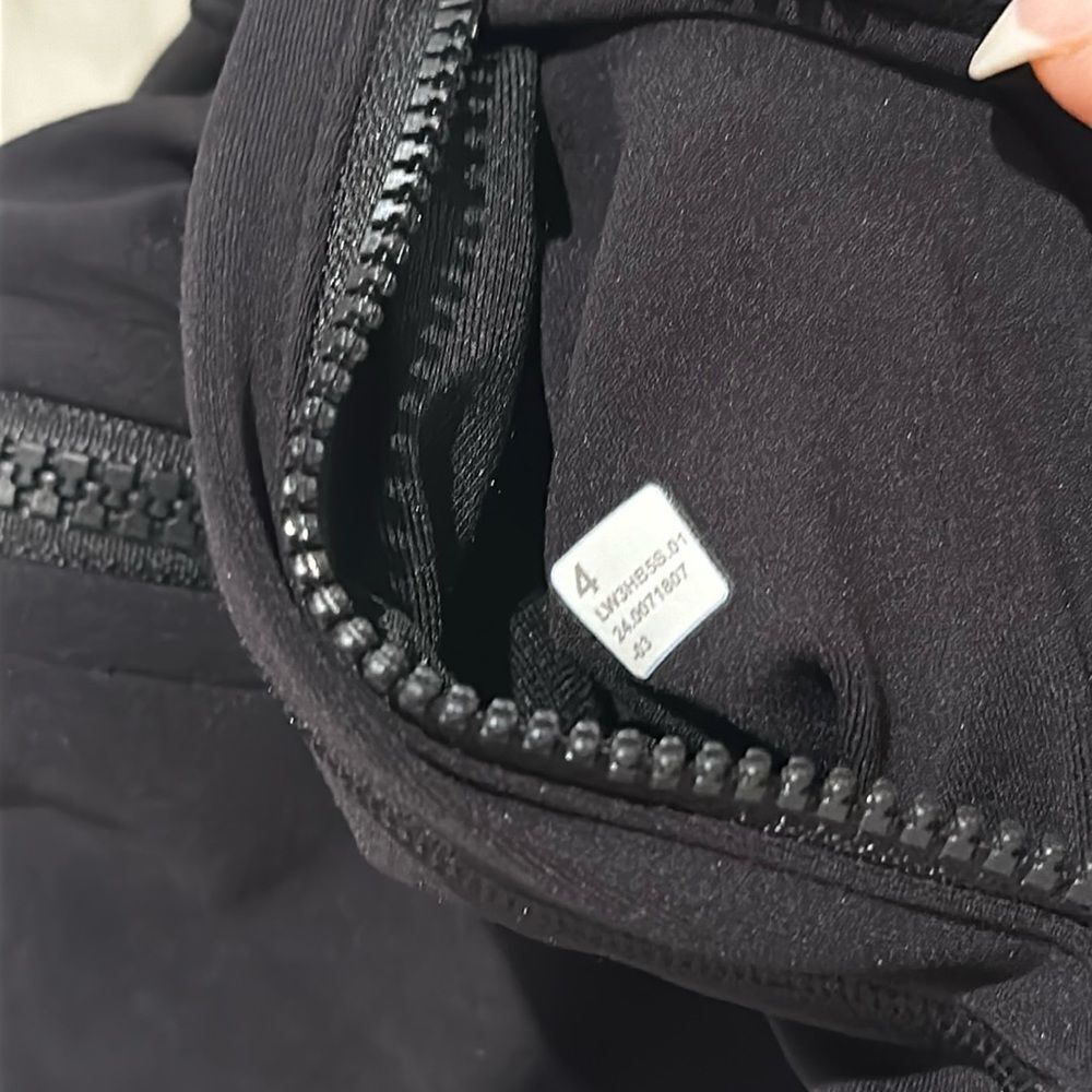 Lululemon Nulu Cropped Define Jacket Black size 4 NWT influencer - Picture 4 of 6